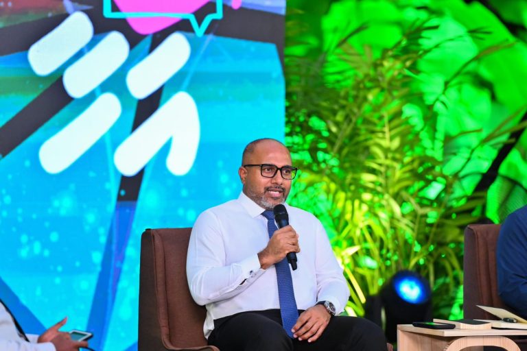ގަވާއިދާ ޚިލާފަށް އުޅޭ ބިދޭސީންގެ މައްސަލަ އަންނަ އަހަރުގެ މެއި މަހަށް ހައްލުކުރެވޭނެ: މިނިސްޓަރު އިޙްސާން