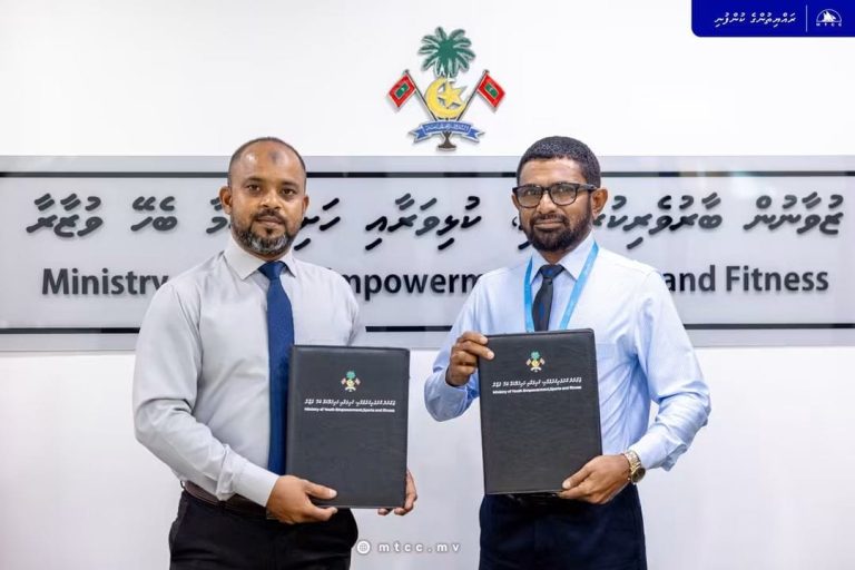 ހޭންޑްބޯޅަ ކޯޓު ތަރައްޤީކުރުމުގެ މަޝްރޫޢުގެ އެއްބަސްވުމުގައި ސޮއިކުރުން