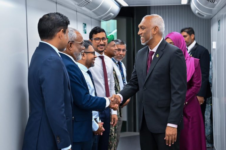 ރައީސުލްޖުމްހޫރިއްޔާގެ ދެކަނބަލުން ފުރަމާނަ ދަތުރުފުޅެއްގައި ޕާކިސްތާނަށް ފުރާވަޑައިގެންފި