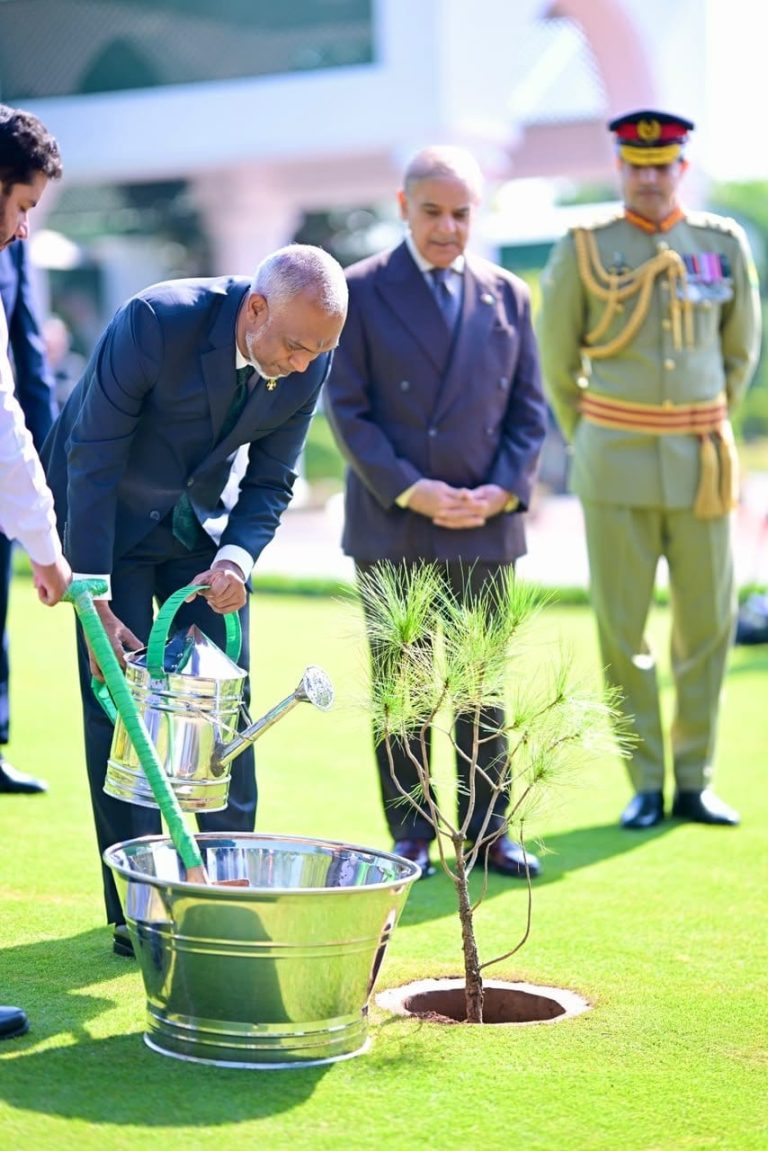 ރައީސުލްޖުމްހޫރިއްޔާ ޑރ. މުހައްމަދު މުޢިއްޒުގެ ޕާކިސްތާނު ދަތުރުފުޅުގެ ތެރެއިން